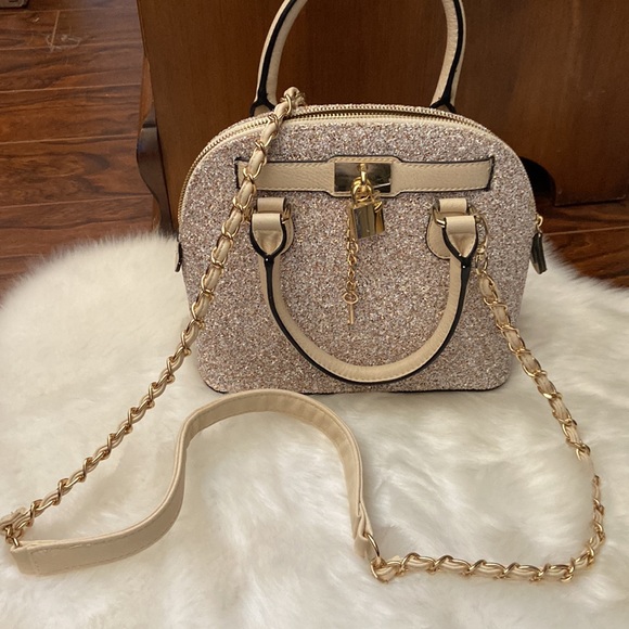 🆕 Beautiful Aldo sparkly shoulder bag with functional lock and key design. - Picture 10 of 11